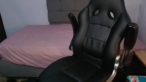 Snapshot of isaac_sttone01 chatting on 05-31-26, 01:58 muscle isaac online show from 05-31-26, 01:58