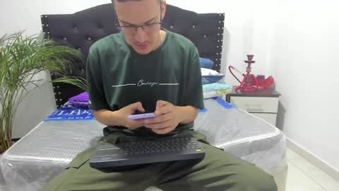 Isaac online show from 05-08-26, 09:14