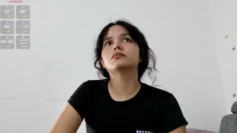Snapshot of isabela_cuteass chatting on 06-11-26, 12:32 isabela online show from 06-11-26, 12:32