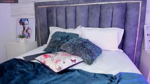 isabella Fox online show from 12-13-24, 03:38