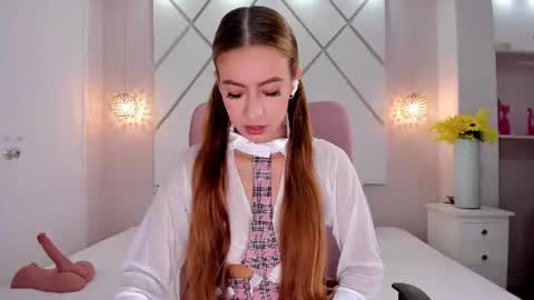 Snapshot of isabella__shine chatting on 07-02-26, 04:35 Isa online show from 07-02-26, 04:35
