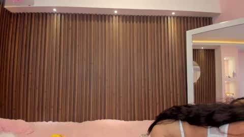 Isabella Cooper online show from 12-19-24, 08:34