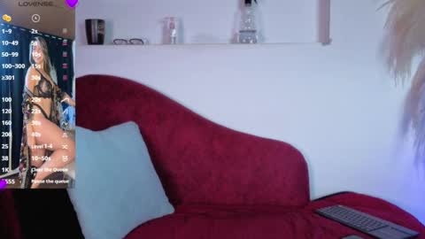 Snapshot of isabella_lt chatting on 05-15-26, 10:44 online show from 05-15-26, 10:44
