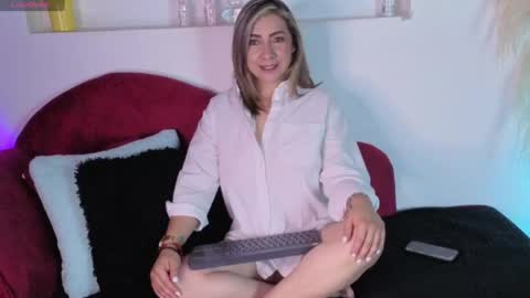 Snapshot of isabella_lt chatting on 05-20-26, 10:54 online show from 05-20-26, 10:54