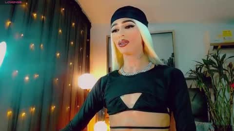isabellagirs online show from 05-22-26, 04:52