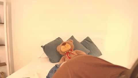 Isabella  online show from 02-05-26, 01:27