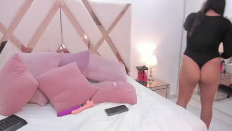 Isabella  online show from 06-25-26, 04:34