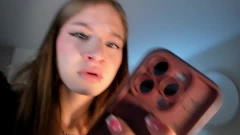 Snapshot of isabellamoretti1 chatting on 04-23-26, 03:52 Isabella Moretti online show from 04-23-26, 03:52