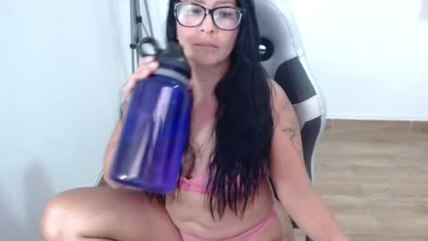 Snapshot of isabellaobregon2 chatting on 04-19-26, 09:39 Isa online show from 04-19-26, 09:39