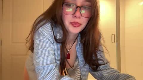 Isabelle online show from 02-03-26, 02:53