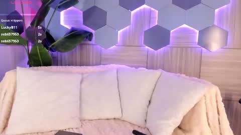 Snapshot of isabellestorm chatting on 06-15-26, 03:53 online show from 06-15-26, 03:53