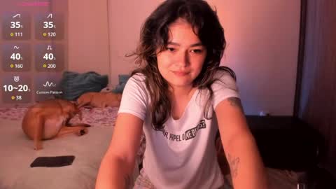 Snapshot of isabelprietoo chatting on 05-04-26, 12:17 Isa online show from 05-04-26, 12:17