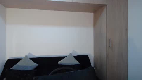  Isabel Villalobos  online show from 05-12-26, 09:39