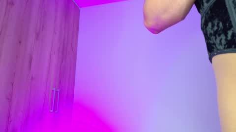 Isabella Hilton online show from 03-05-26, 12:45