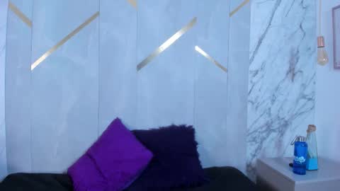 Isis Noir online show from 01-18-26, 07:28