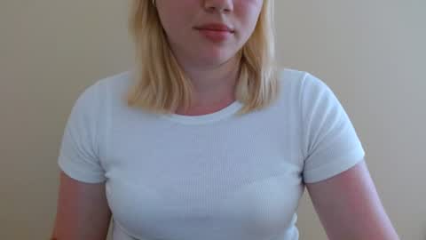 Snapshot of isla00 chatting on 06-27-26, 06:07 Isla online show from 06-27-26, 06:07