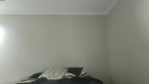 island625103 online show from 09-17-25, 05:47