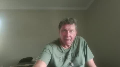 island625103 online show from 09-28-25, 04:45