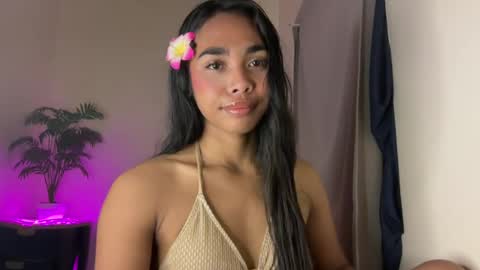 Snapshot of island_girlxxx chatting on 07-14-26, 10:43 Alona online show from 07-14-26, 10:43