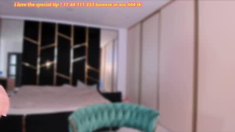 Issy online show from 03-18-26, 06:16