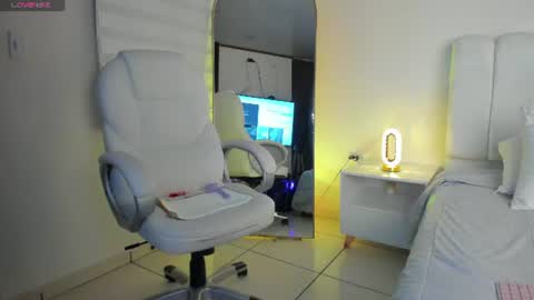 Snapshot of issabellarodriguez chatting on 06-21-26, 06:05 Isa online show from 06-21-26, 06:05