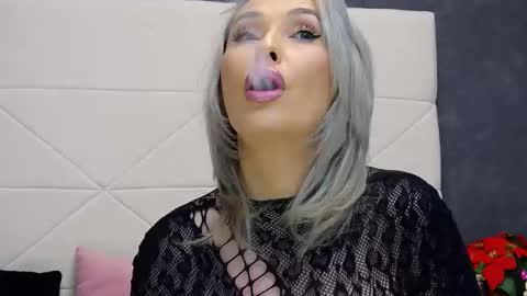 IssaSmyth online show from 03-10-26, 01:16