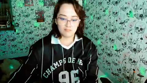 Yiz online show from 05-16-26, 12:07