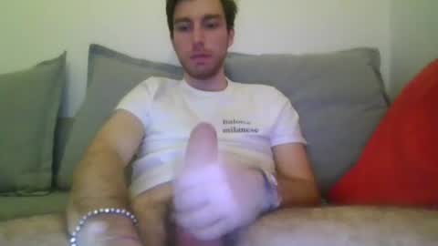 italian_boy_22 online show from 02-17-25, 09:30