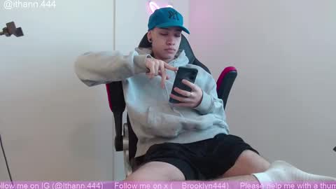 Ithan online show from 10-21-25, 01:01