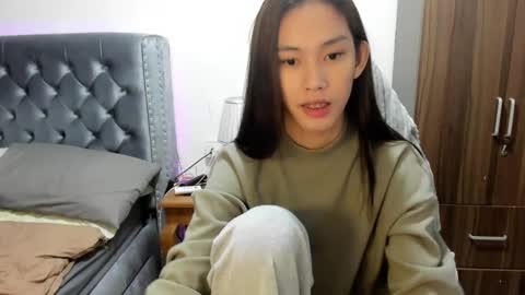 Cora online show from 02-06-25, 04:58