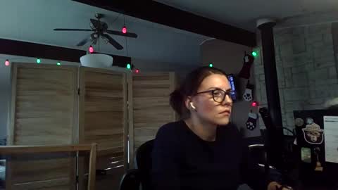 ItsMeSophie X online show from 11-19-25, 06:19