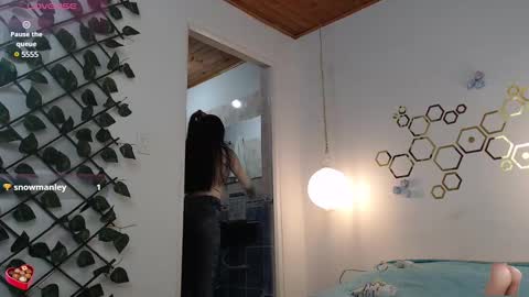 Snapshot of ivana_rose chatting on 03-12-25, 01:47 Adris online show from 03-12-25, 01:47