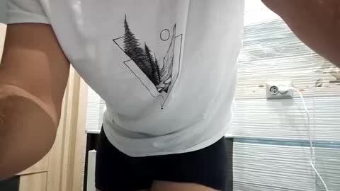 Snapshot of ivanes888 chatting on 12-01-25, 03:33 Mickey online show from 12-01-25, 03:33