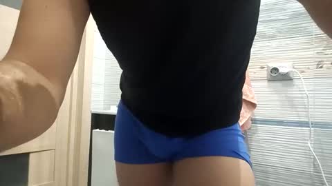 Snapshot of ivanes888 chatting on 12-22-25, 04:42 Mickey online show from 12-22-25, 04:42