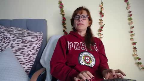 Snapshot of ivonnehills_19 chatting on 05-13-26, 10:17 Ivonne online show from 05-13-26, 10:17