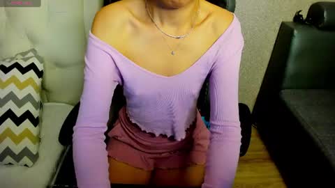 Snapshot of ivy__ross chatting on 06-23-26, 01:47 Ivy online show from 06-23-26, 01:47