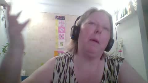 Snapshot of ivyjane3522 chatting on 04-21-26, 12:33 ivyjane3522 online show from 04-21-26, 12:33