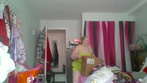 Snapshot of ivyjane3522 chatting on 04-23-26, 02:52 ivyjane3522 online show from 04-23-26, 02:52