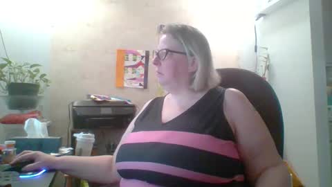 Snapshot of ivyjane3522 chatting on 05-01-26, 01:37 ivyjane3522 online show from 05-01-26, 01:37