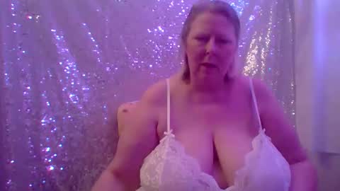 Snapshot of ivyjane3522 chatting on 05-02-26, 02:27 ivyjane3522 online show from 05-02-26, 02:27