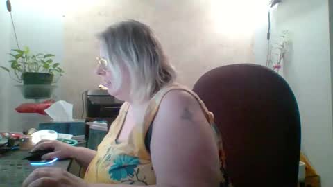Snapshot of ivyjane3522 chatting on 05-11-26, 05:10 ivyjane3522 online show from 05-11-26, 05:10