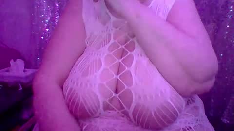 Snapshot of ivyjane3522 chatting on 05-19-26, 02:18 ivyjane3522 online show from 05-19-26, 02:18