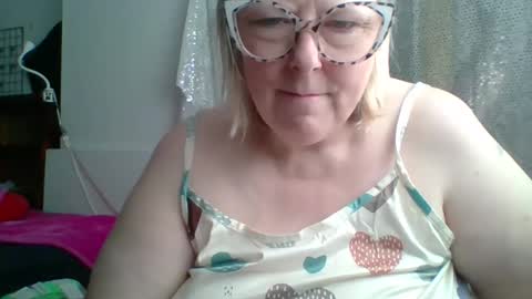 Snapshot of ivyjane3522 chatting on 05-21-26, 02:46 ivyjane3522 online show from 05-21-26, 02:46