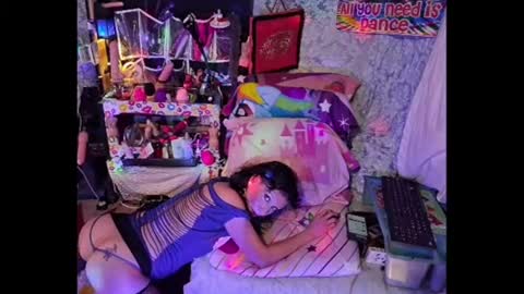 Snapshot of ivyjennifer366 chatting on 06-18-26, 04:02 ivyjennifer366 online show from 06-18-26, 04:02