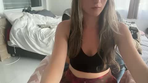 Snapshot of ivysagex chatting on 11-11-25, 07:19 ivysagex online show from 11-11-25, 07:19