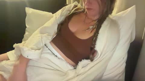 Snapshot of ivysagex chatting on 12-02-25, 03:18 ivysagex online show from 12-02-25, 03:18