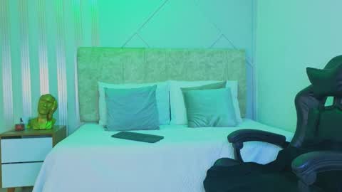 j_belle_ online show from 03-26-26, 02:00