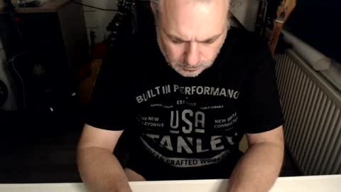 Jack independent model  online show from 06-17-26, 10:32