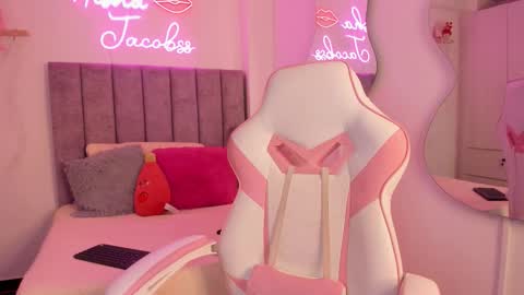 Snapshot of jacobss_gh chatting on 10-15-25, 07:58 JACOBSS online show from 10-15-25, 07:58