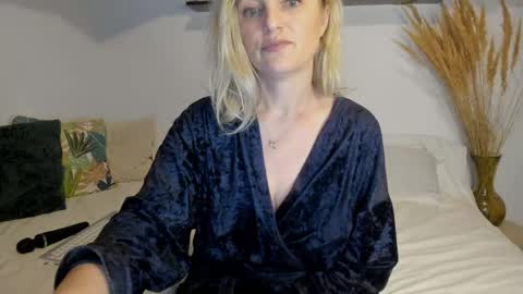 elena online show from 04-17-26, 02:36